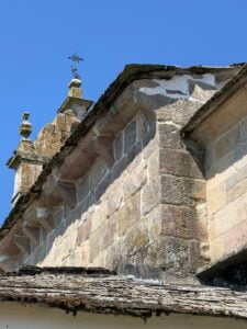 Iglesia de Belante. Foto: Reyes Abella